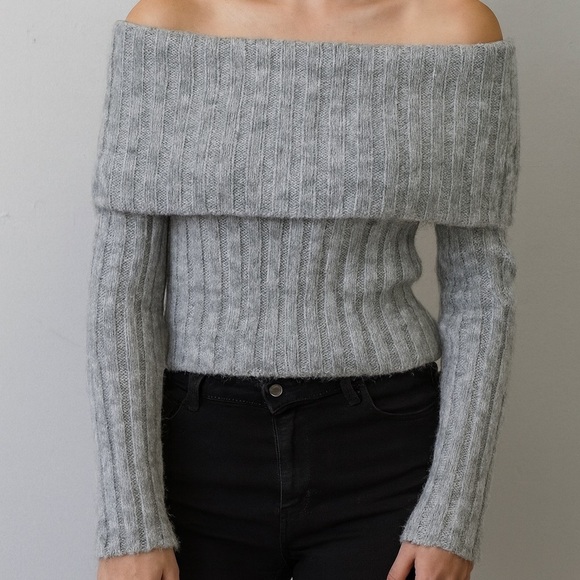 Abercrombie & Fitch Gray Off-Shoulder Ribbed Sweater NWT Size XS - Picture 1 of 5